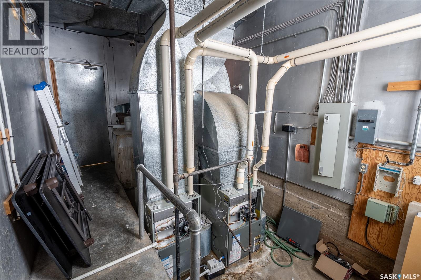 198 1St Avenue S, Pierceland, SK - Indoor