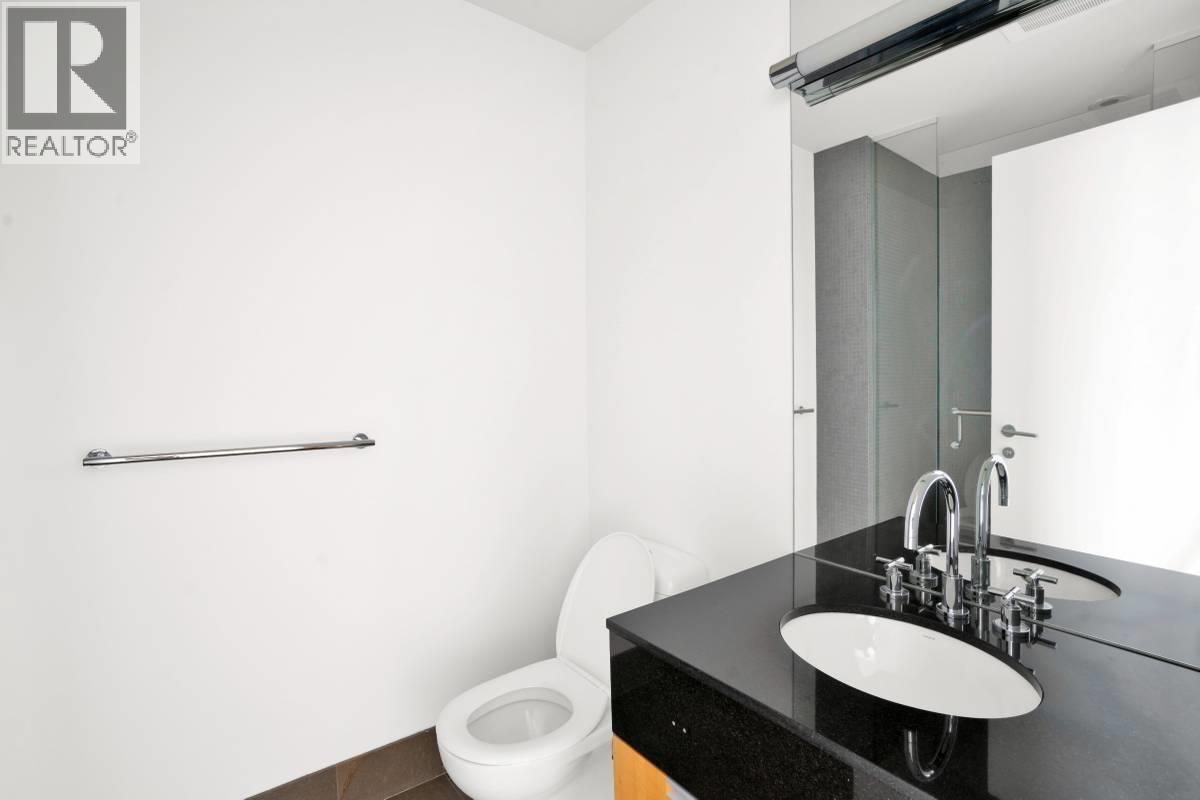 310X 1077 W Cordova Street, Vancouver, BC - Indoor Photo Showing Bathroom