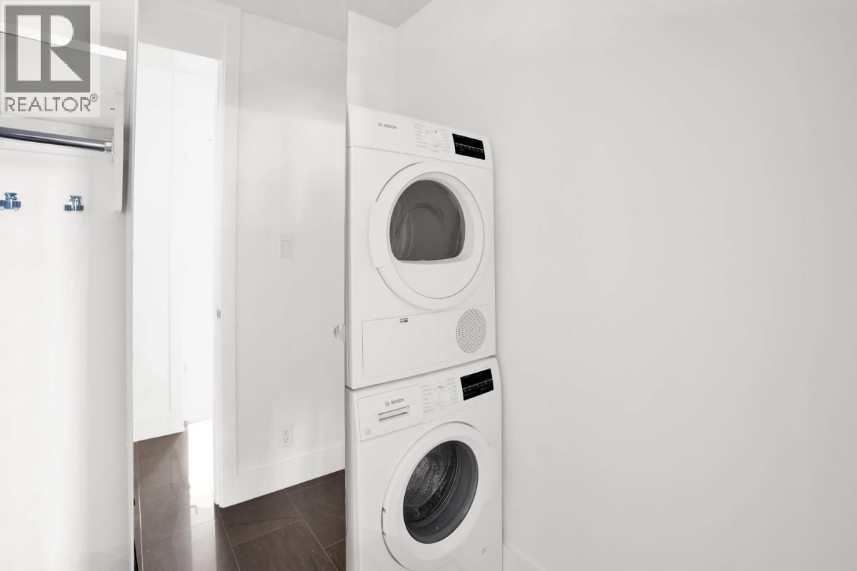 310X 1077 W Cordova Street, Vancouver, BC - Indoor Photo Showing Laundry Room