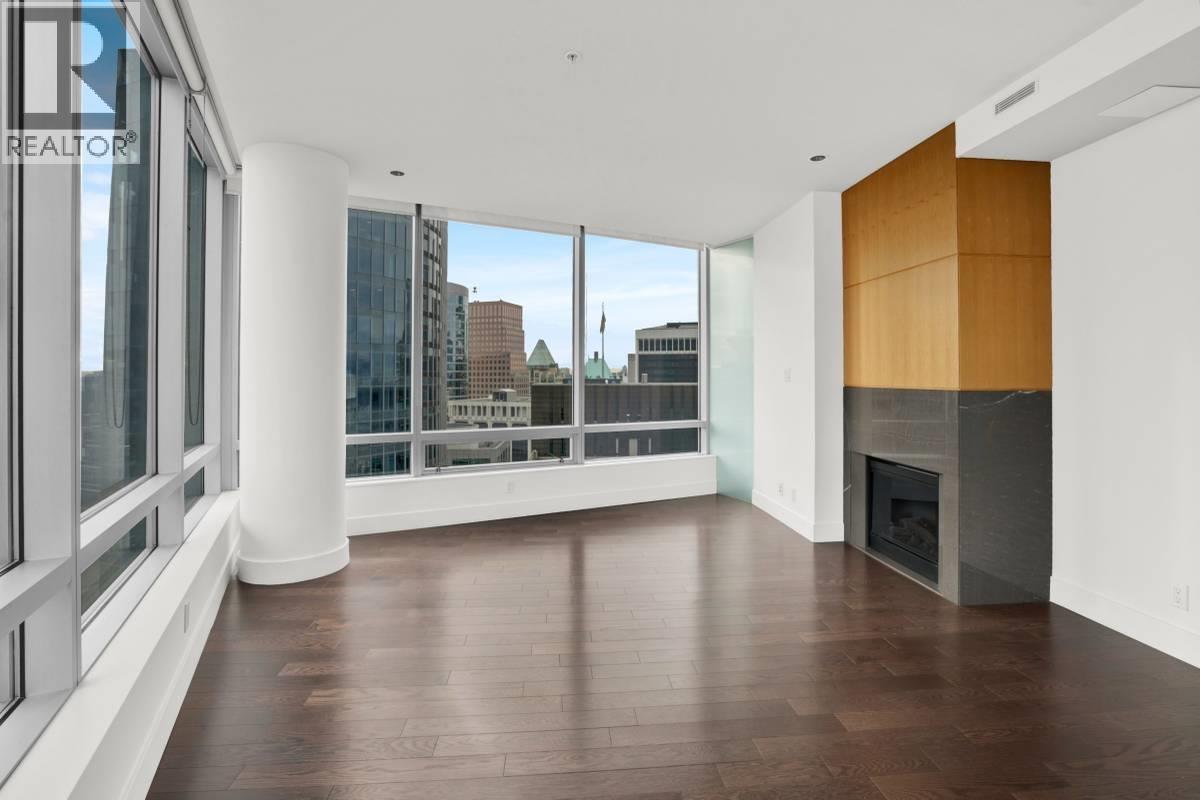 310X 1077 W Cordova Street, Vancouver, BC - Indoor With Fireplace
