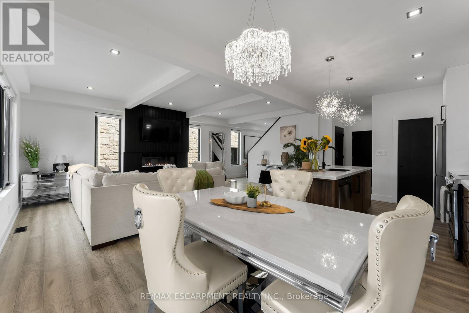 14 Willowbrook Drive, Welland, ON - Indoor Photo Showing Dining Room