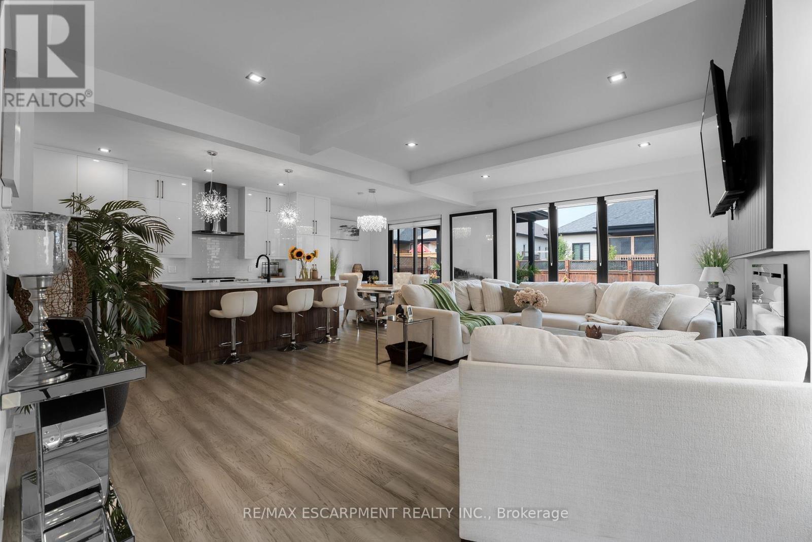14 Willowbrook Drive, Welland, ON - Indoor Photo Showing Living Room