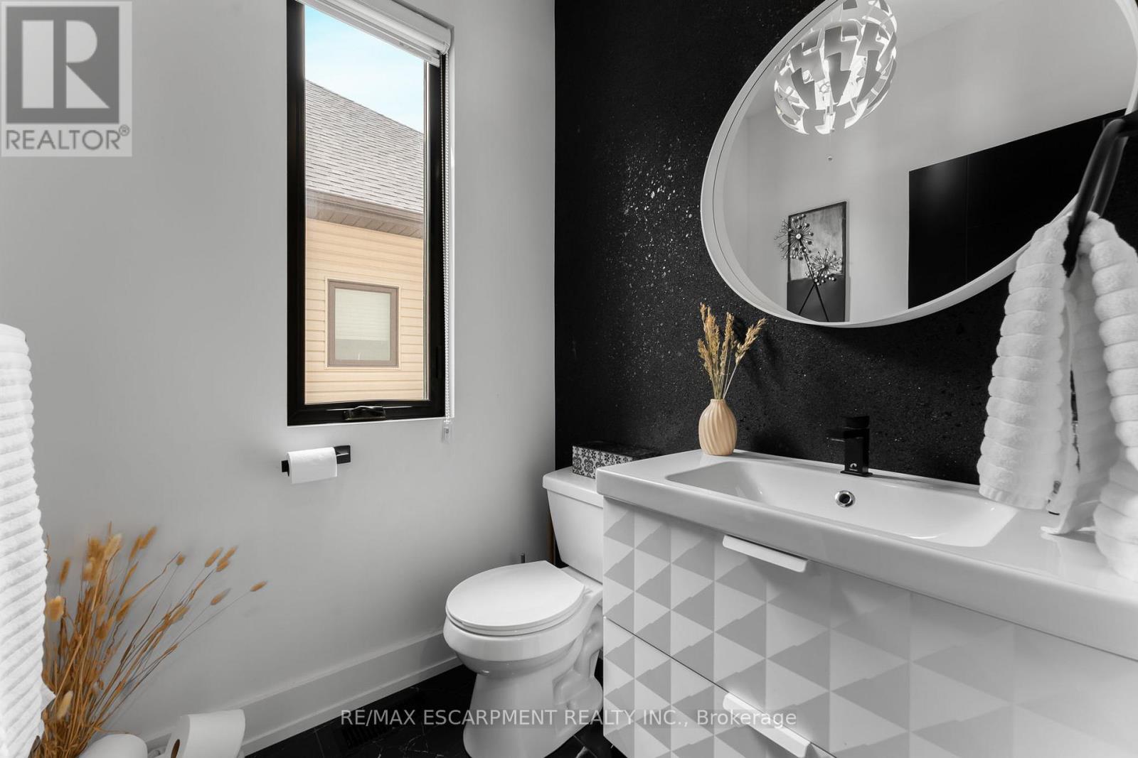 14 Willowbrook Drive, Welland, ON - Indoor Photo Showing Bathroom