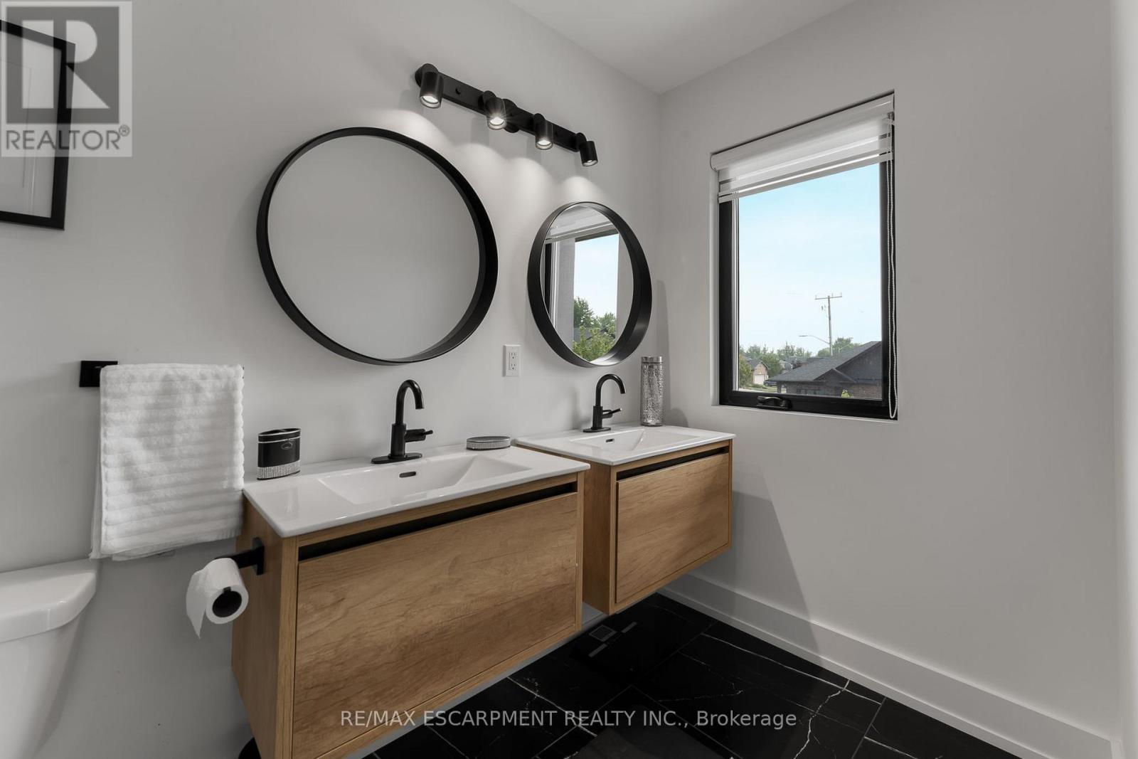 14 Willowbrook Drive, Welland, ON - Indoor Photo Showing Bathroom