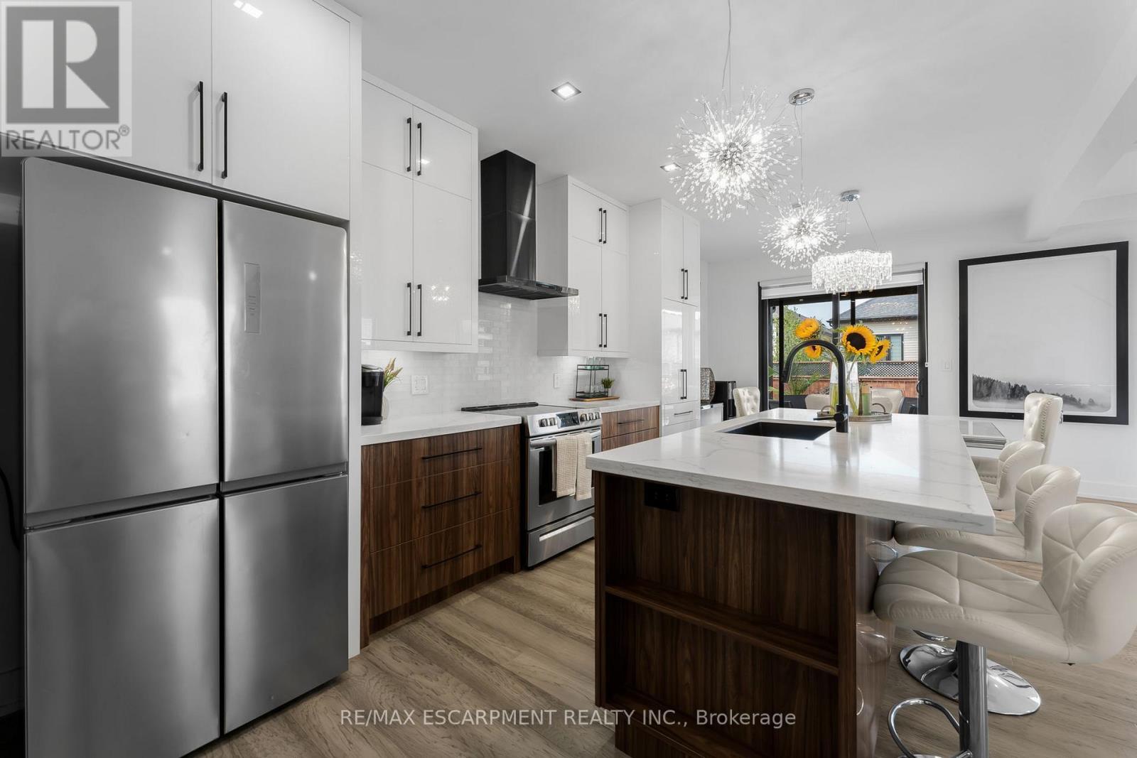 14 Willowbrook Drive, Welland, ON - Indoor Photo Showing Kitchen With Stainless Steel Kitchen With Upgraded Kitchen