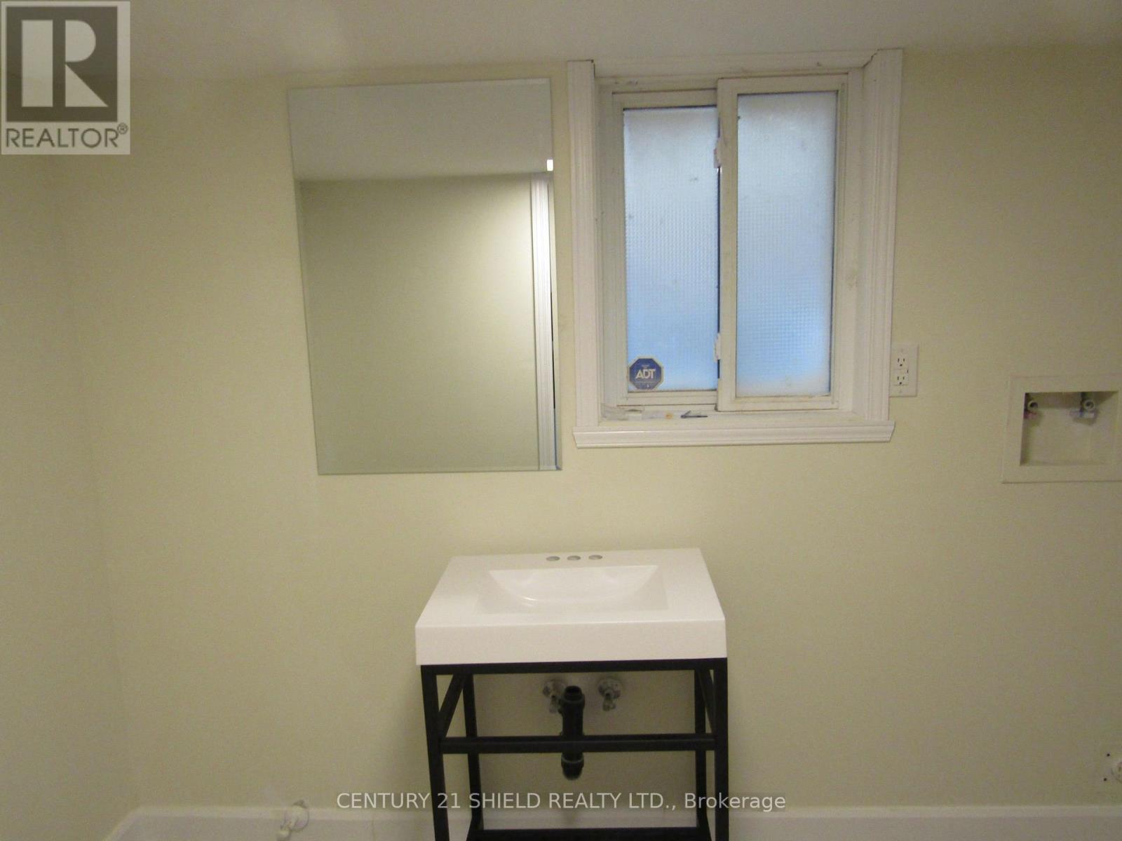 Laundry Room with 2 piece bath - 333 Munro Avenue, Cornwall, ON - Indoor Photo Showing Bathroom