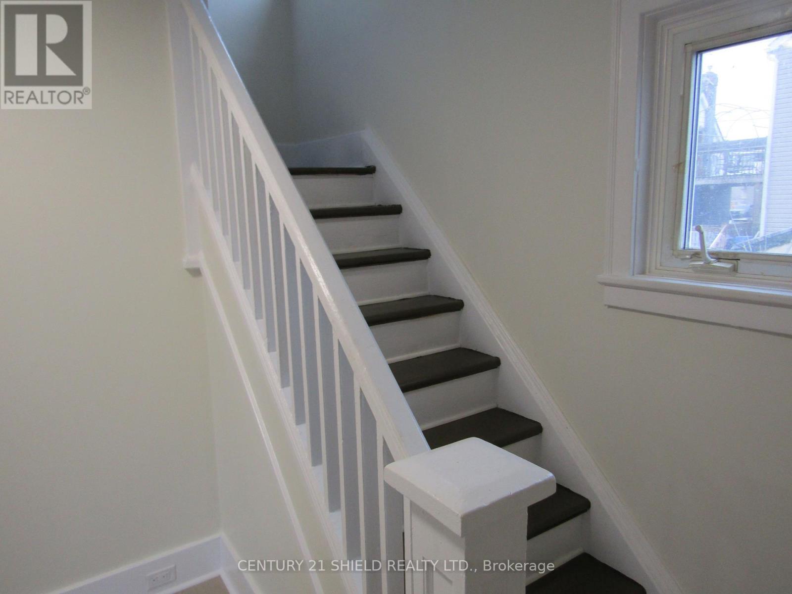 Foyer - 333 Munro Avenue, Cornwall, ON - Indoor Photo Showing Other Room