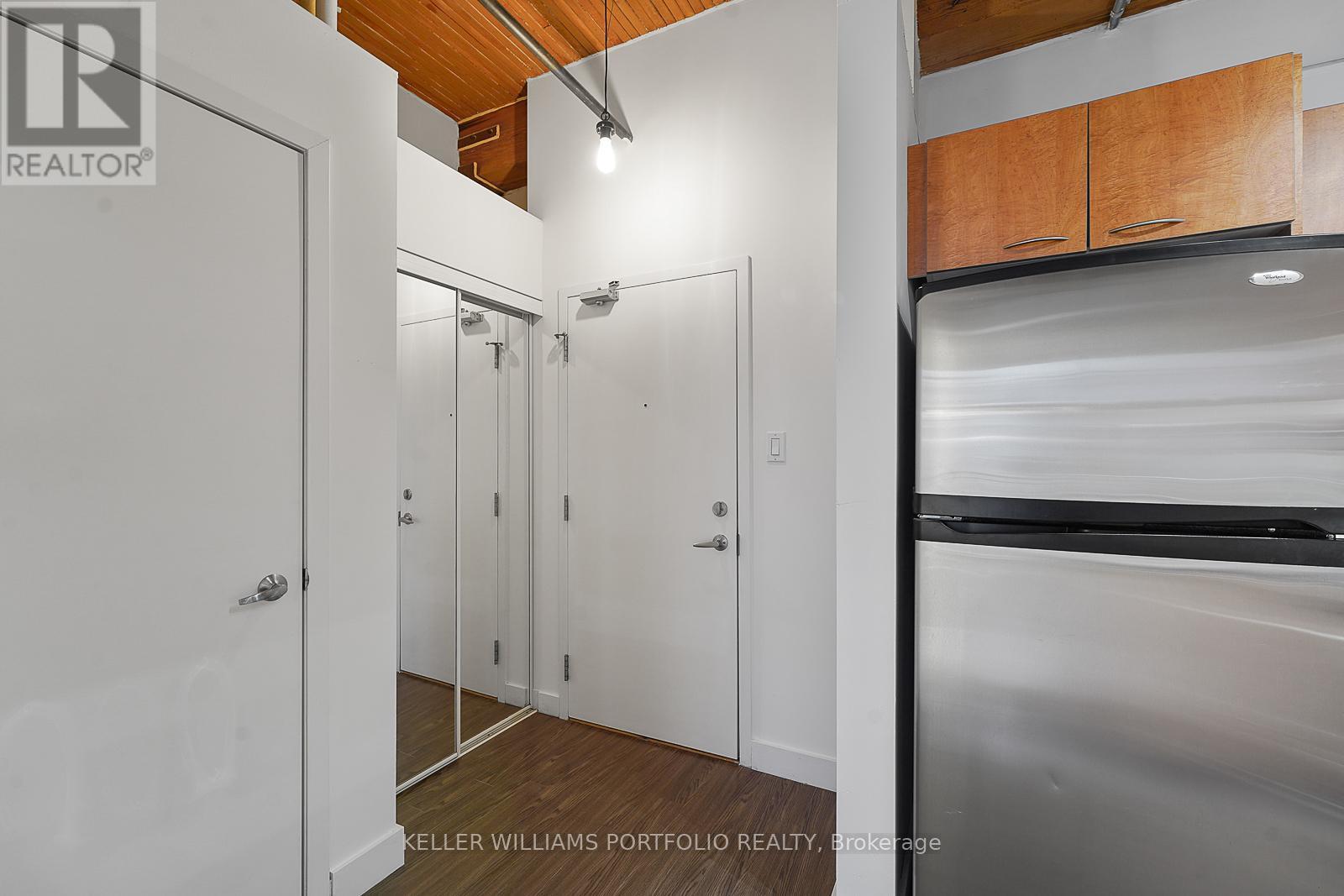 324 - 955 Queen Street W, Toronto, ON - Indoor Photo Showing Other Room