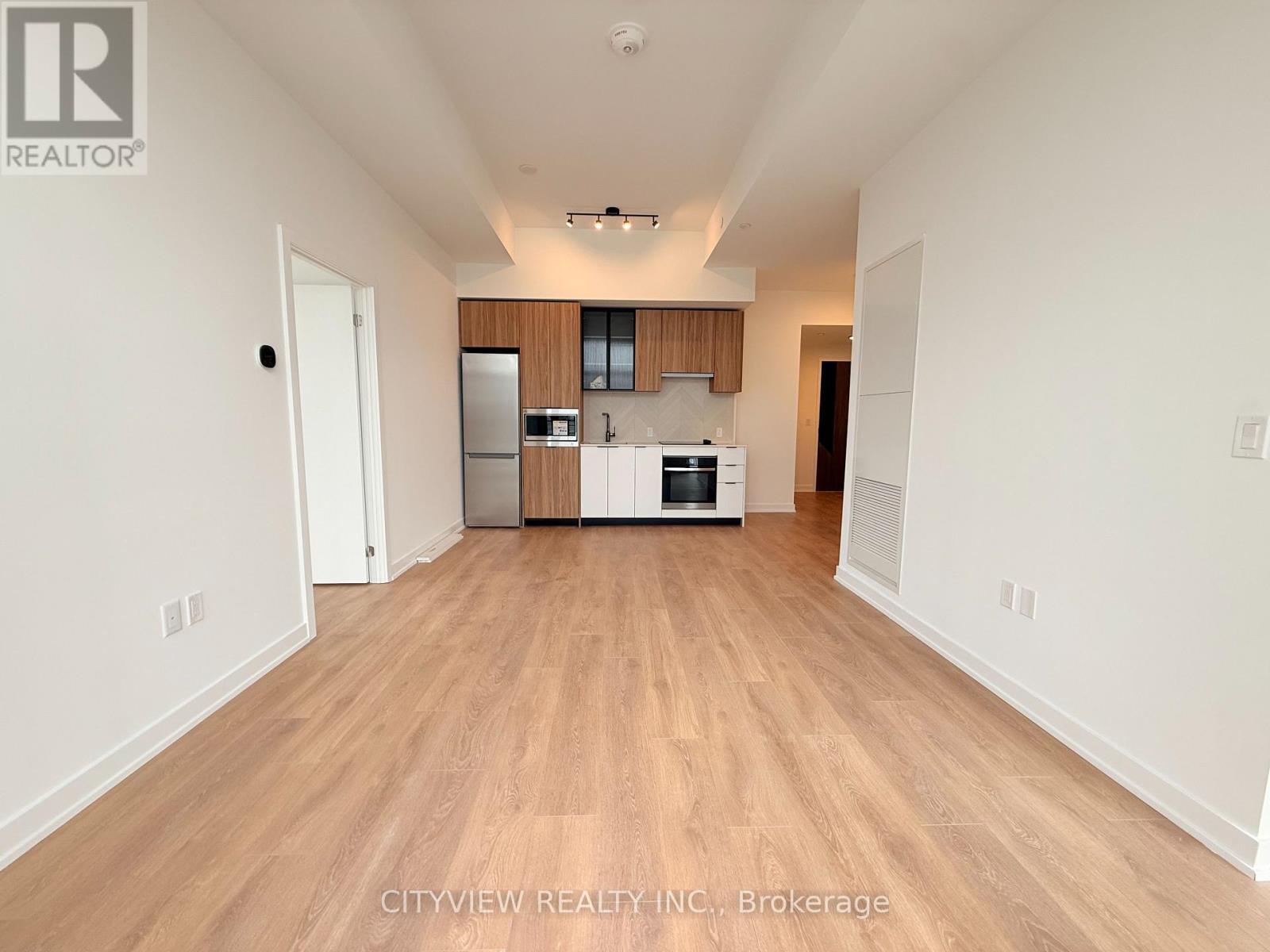 815 - 1037 The Queensway, Toronto, ON - Indoor Photo Showing Kitchen