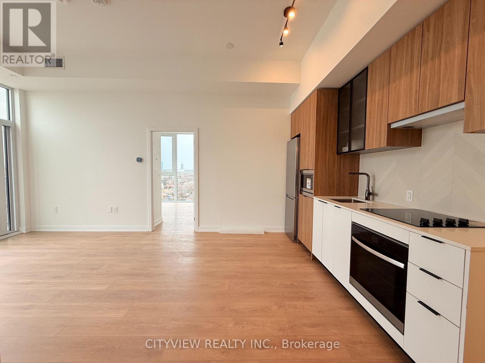 815 - 1037 The Queensway, Toronto, ON - Indoor Photo Showing Kitchen
