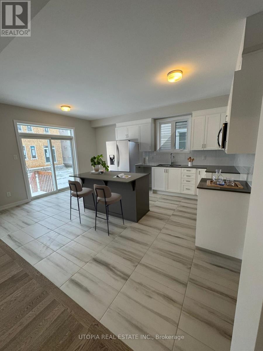 110 Hackamore Crescent, Ottawa, ON - Indoor Photo Showing Other Room