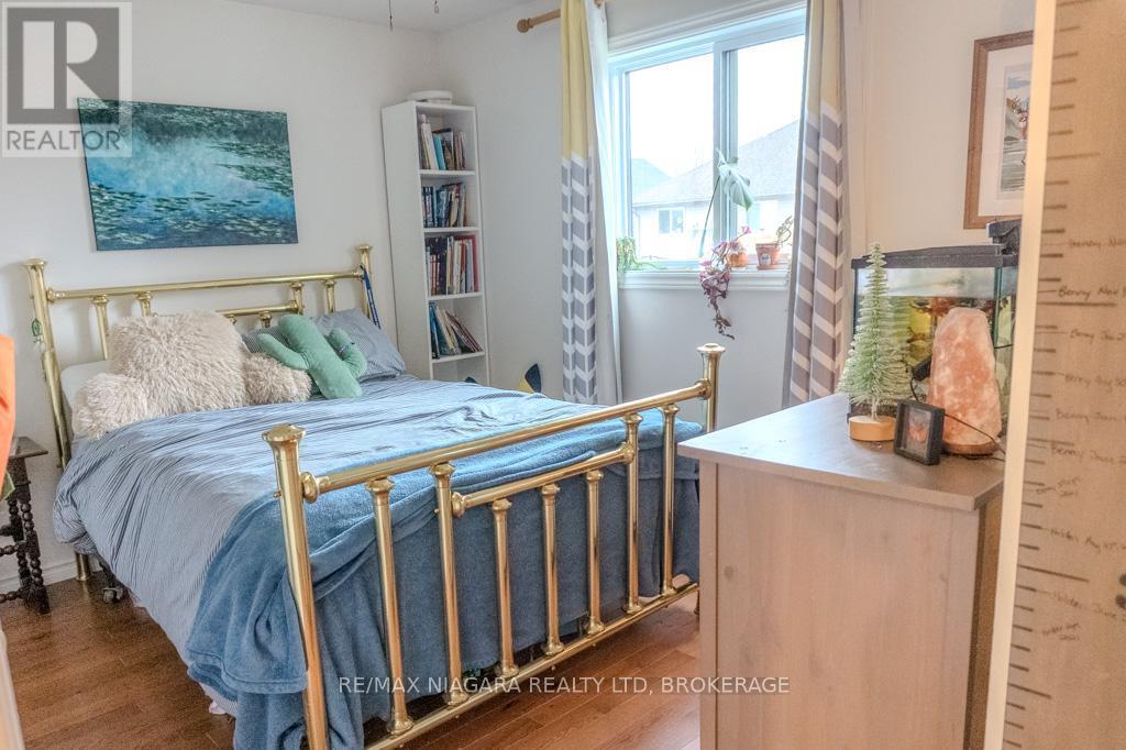 3595 Hill Street, Fort Erie (Stevensville), ON - Indoor Photo Showing Bedroom