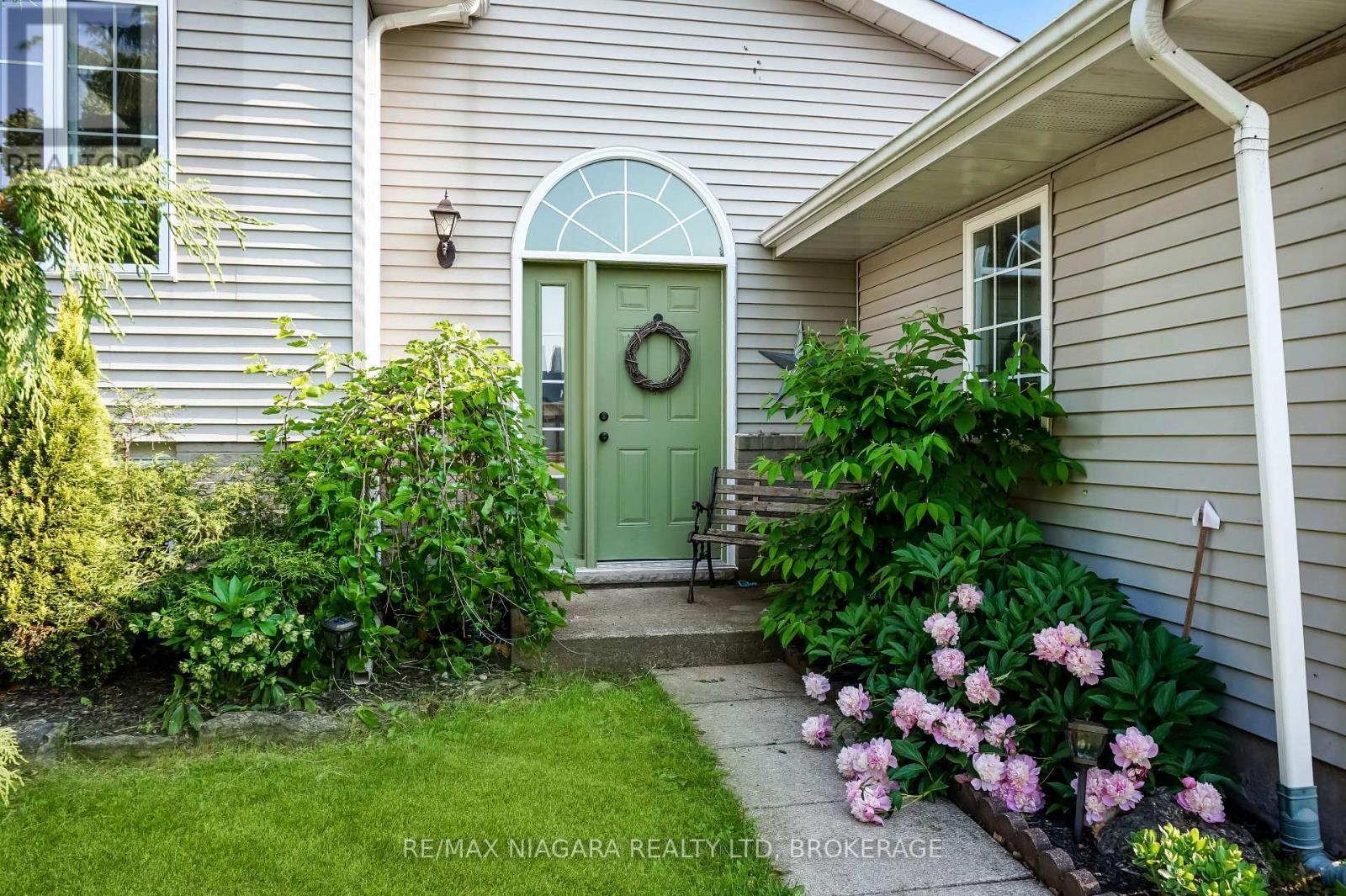 3595 Hill Street, Fort Erie (Stevensville), ON - Outdoor With Exterior