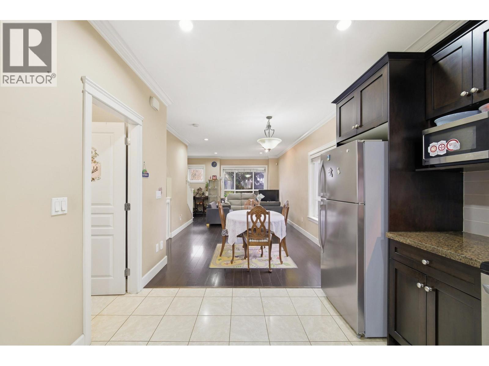 11 10999 Steveston Highway, Richmond, BC - Indoor