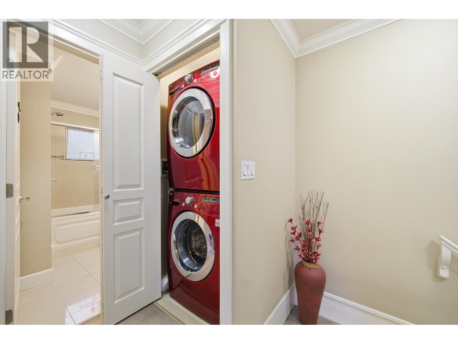 11 10999 Steveston Highway, Richmond, BC - Indoor Photo Showing Laundry Room