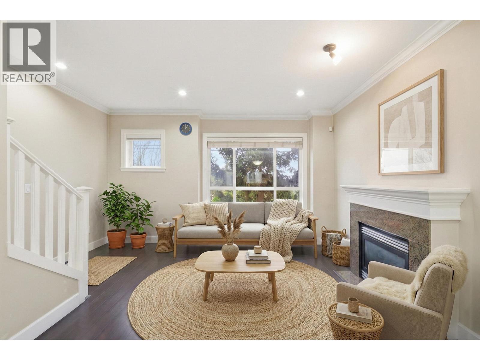 11 10999 Steveston Highway, Richmond, BC - Indoor Photo Showing Living Room With Fireplace