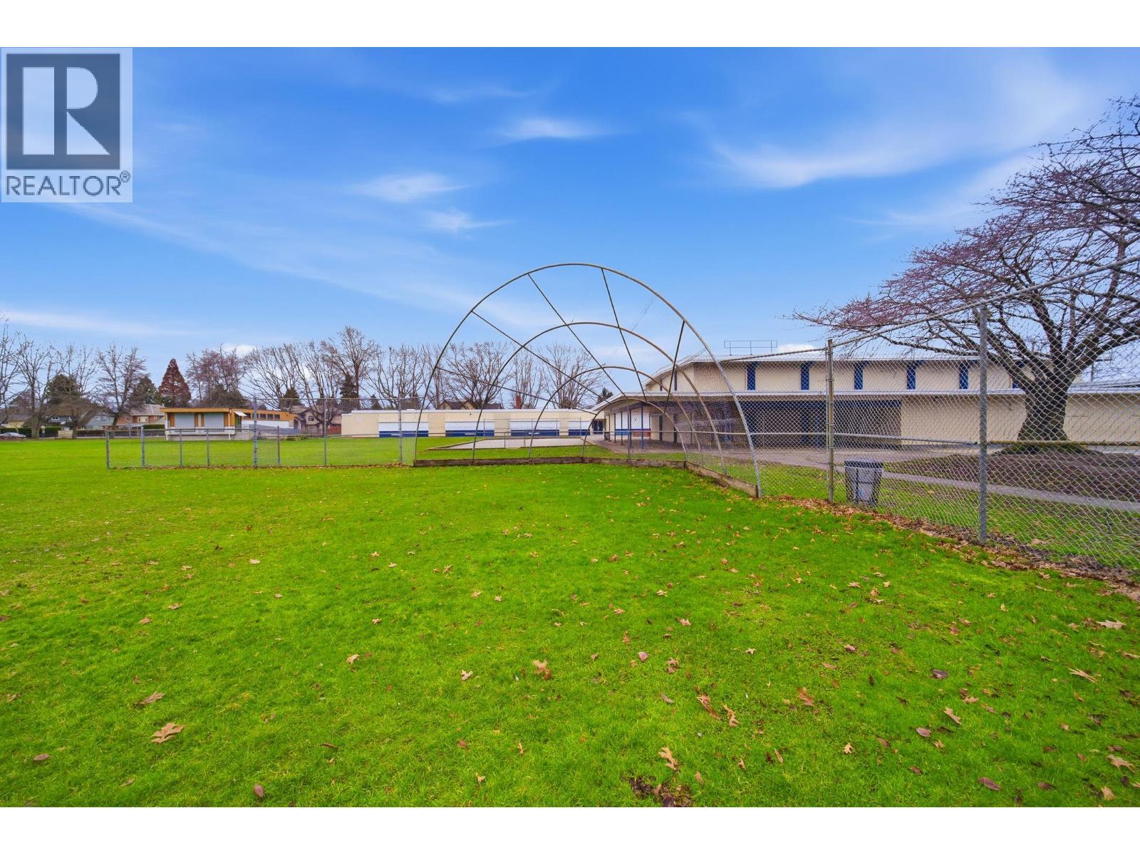 11 10999 Steveston Highway, Richmond, BC - Outdoor