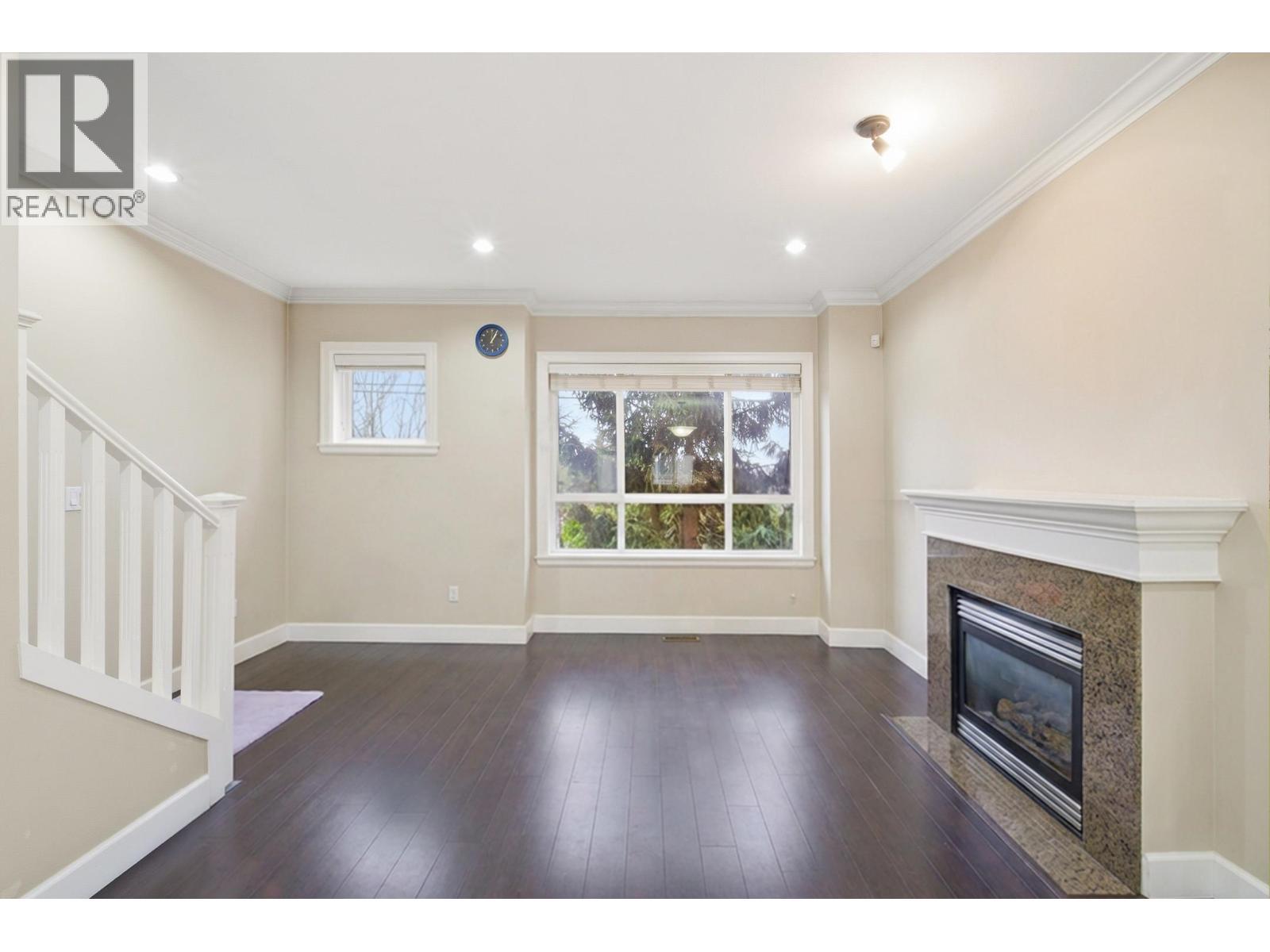 11 10999 Steveston Highway, Richmond, BC - Indoor With Fireplace