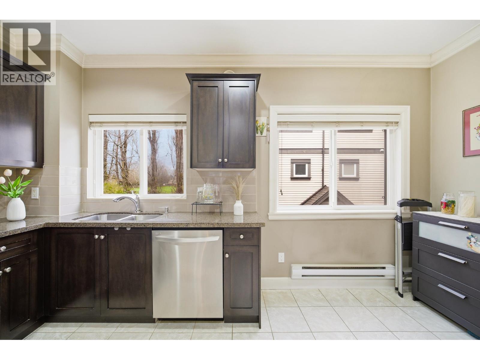 11 10999 Steveston Highway, Richmond, BC - Indoor Photo Showing Kitchen With Double Sink