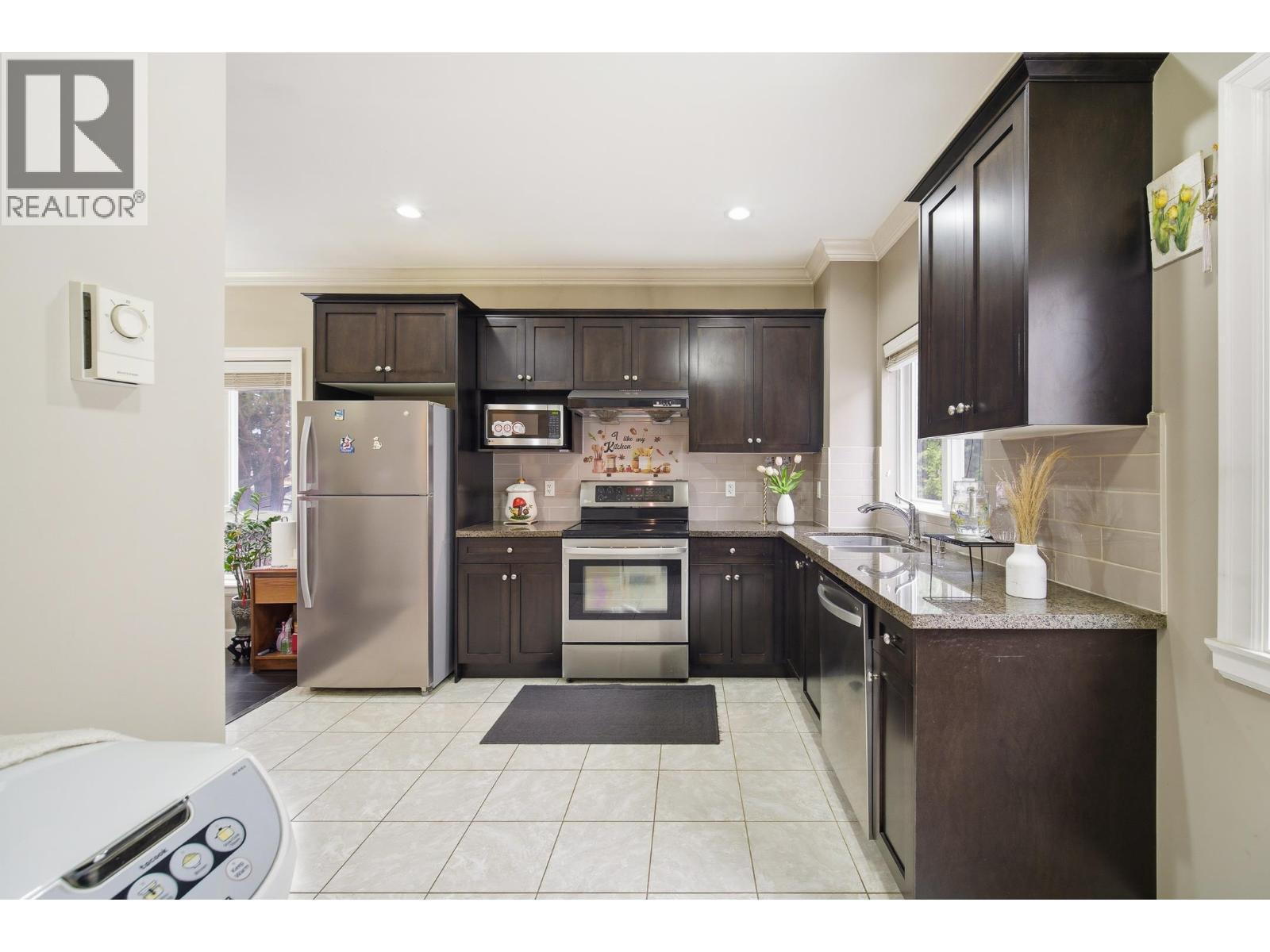 11 10999 Steveston Highway, Richmond, BC - Indoor Photo Showing Kitchen With Stainless Steel Kitchen