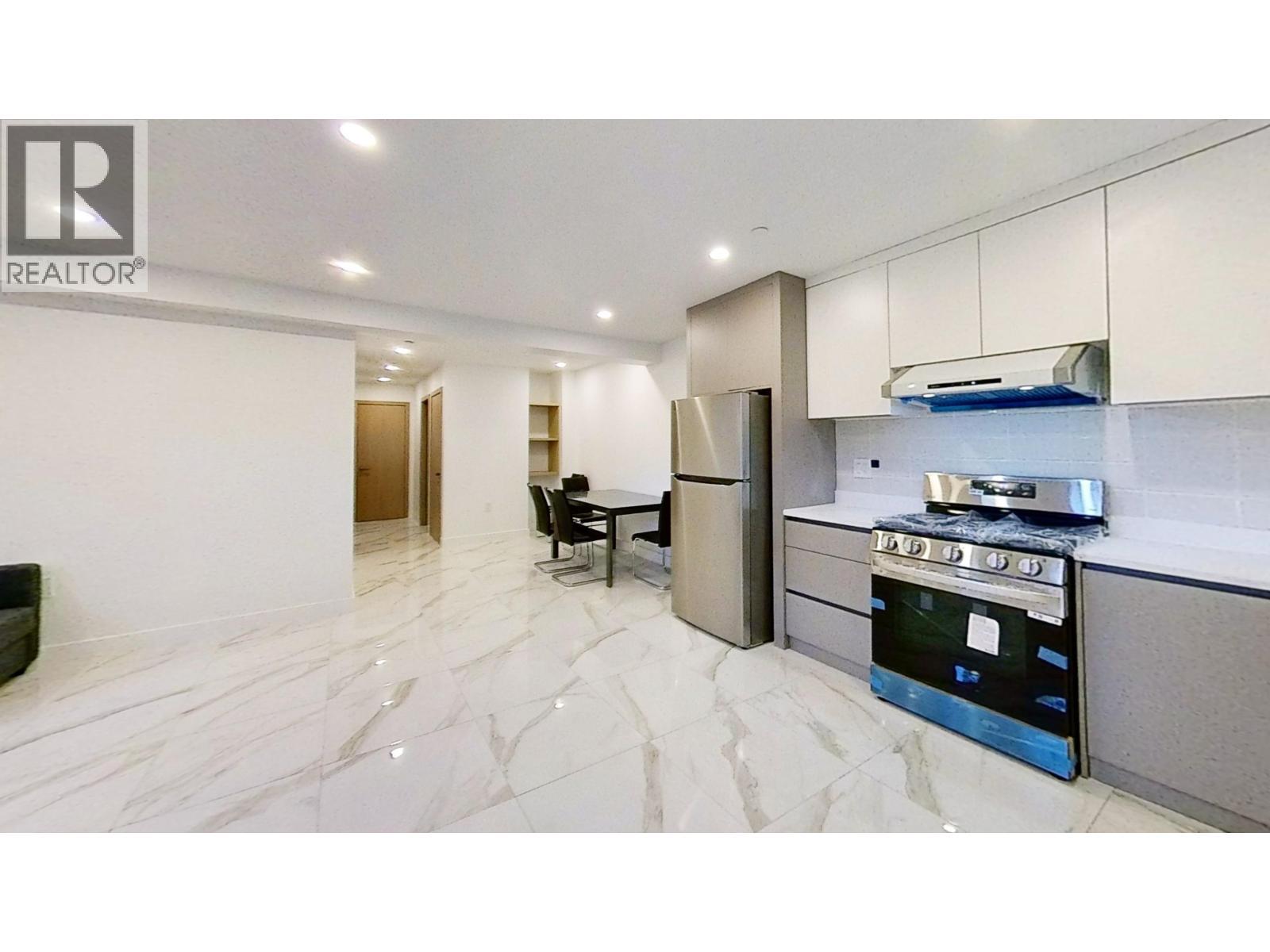 1611 Angelo Avenue, Port Coquitlam, BC - Indoor Photo Showing Kitchen