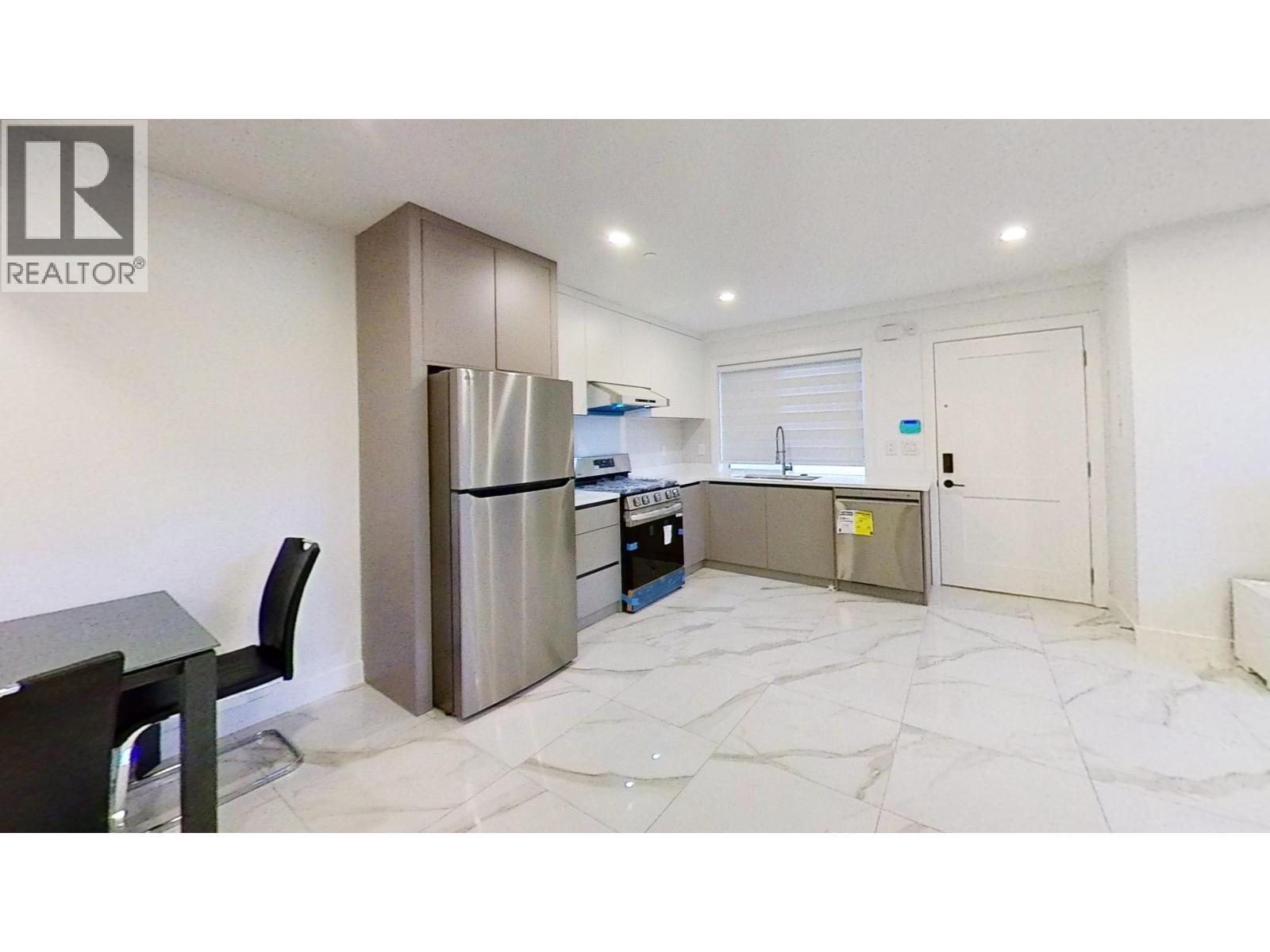1611 Angelo Avenue, Port Coquitlam, BC - Indoor Photo Showing Kitchen