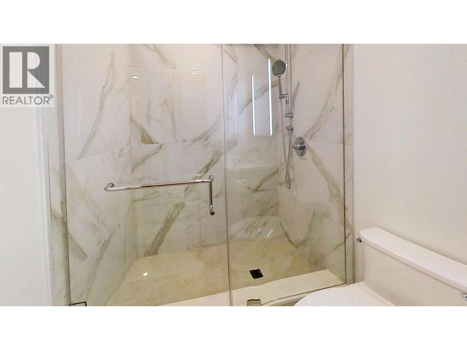 1611 Angelo Avenue, Port Coquitlam, BC - Indoor Photo Showing Bathroom