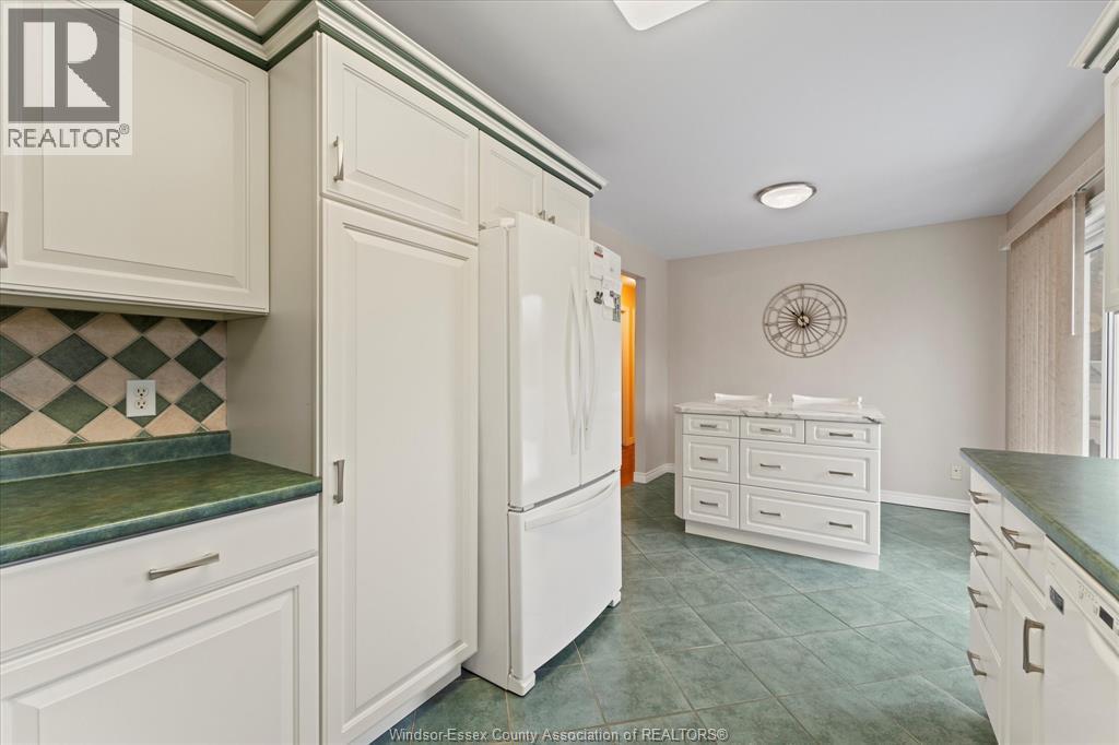 154 Purple Plum, Kingsville, ON - Indoor