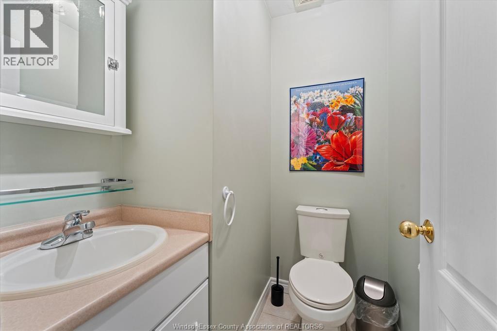 154 Purple Plum, Kingsville, ON - Indoor Photo Showing Bathroom