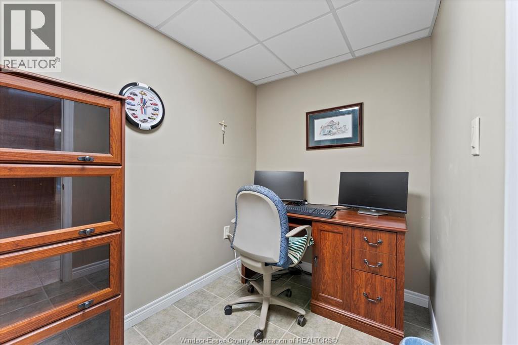 154 Purple Plum, Kingsville, ON - Indoor Photo Showing Office