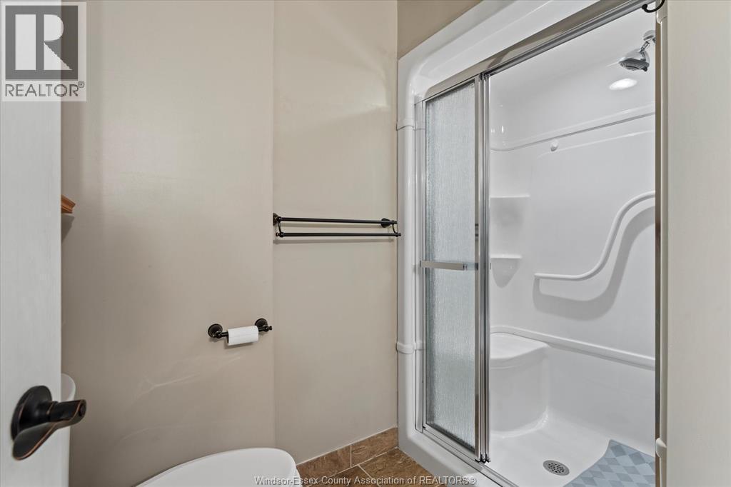 154 Purple Plum, Kingsville, ON - Indoor Photo Showing Bathroom