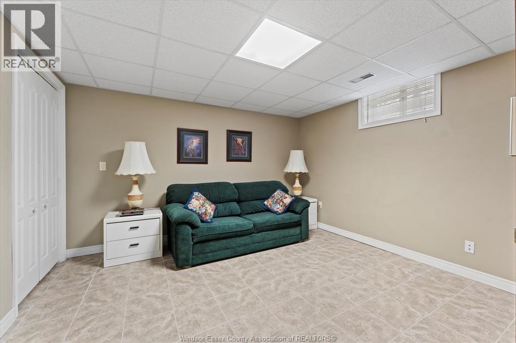 154 Purple Plum, Kingsville, ON - Indoor