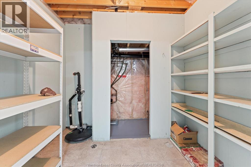 154 Purple Plum, Kingsville, ON - Indoor