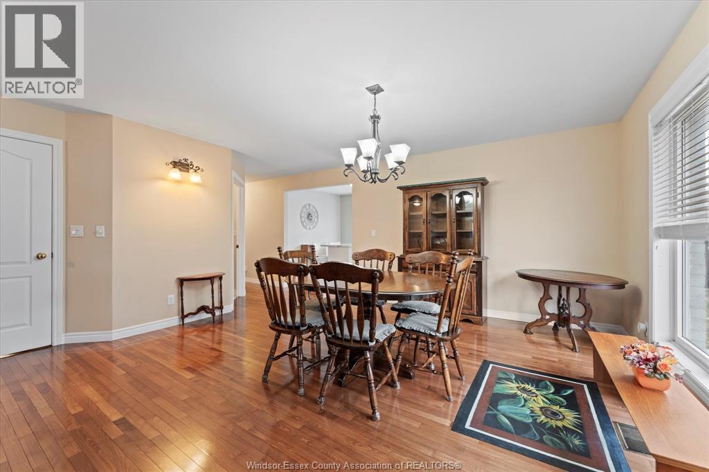 154 Purple Plum, Kingsville, ON - Indoor Photo Showing Dining Room