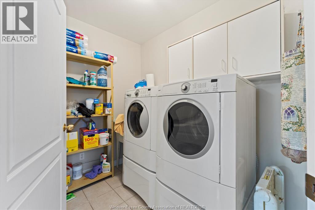 154 Purple Plum, Kingsville, ON - Indoor Photo Showing Laundry Room