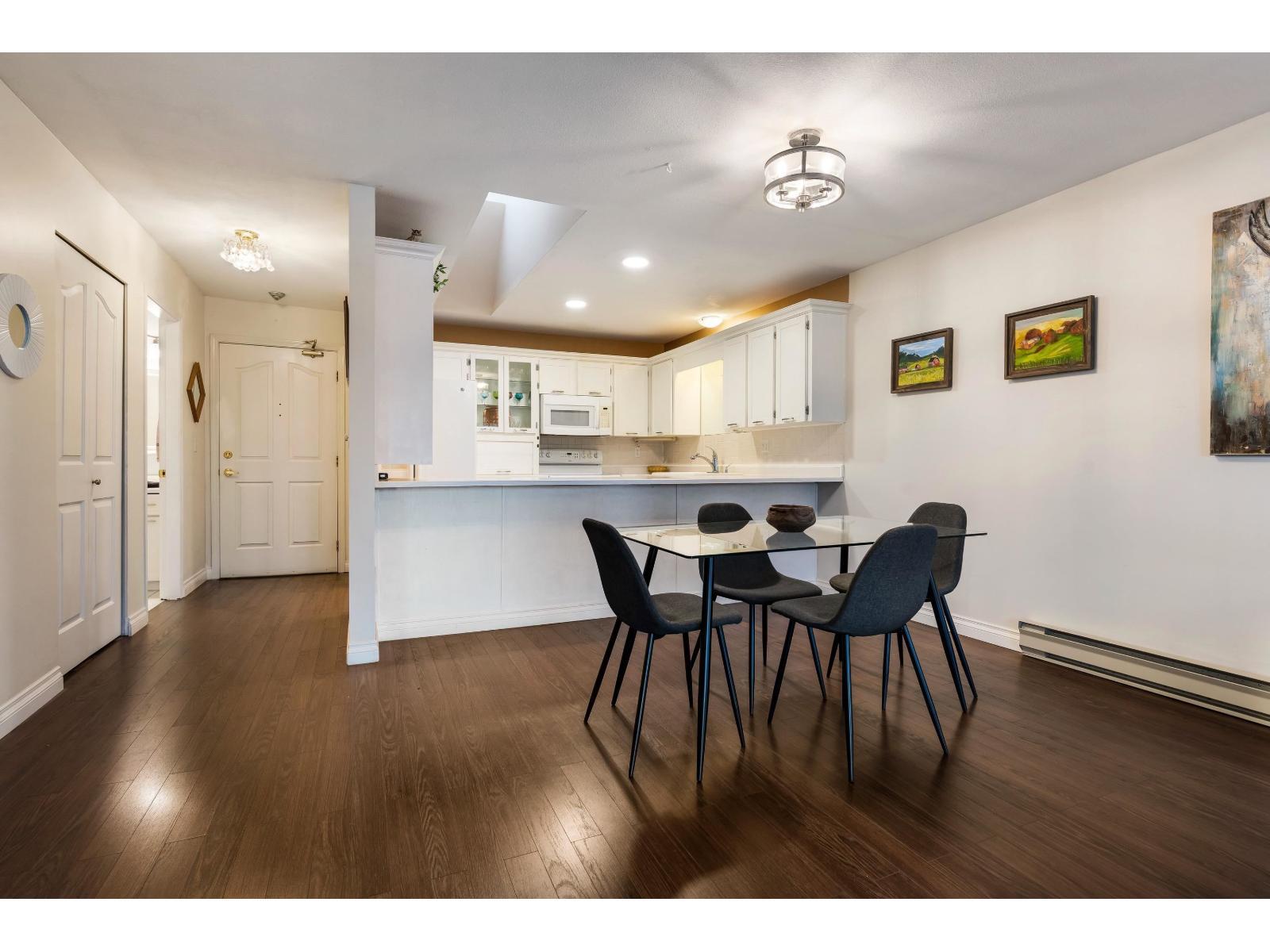 307 45660 Knight Road|Sardis West Vedder, Chilliwack, BC - Indoor Photo Showing Dining Room