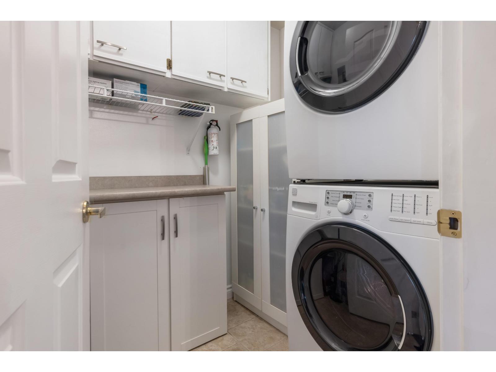 307 45660 Knight Road|Sardis West Vedder, Chilliwack, BC - Indoor Photo Showing Laundry Room