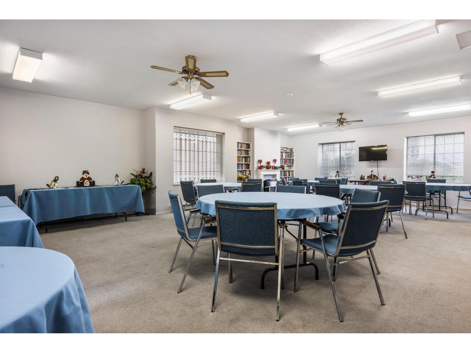 307 45660 Knight Road|Sardis West Vedder, Chilliwack, BC - Indoor Photo Showing Dining Room