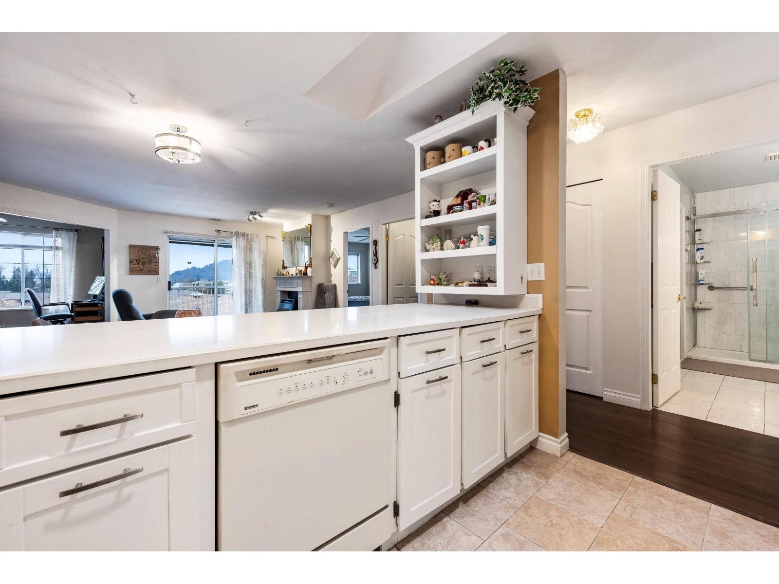 307 45660 Knight Road|Sardis West Vedder, Chilliwack, BC - Indoor Photo Showing Kitchen