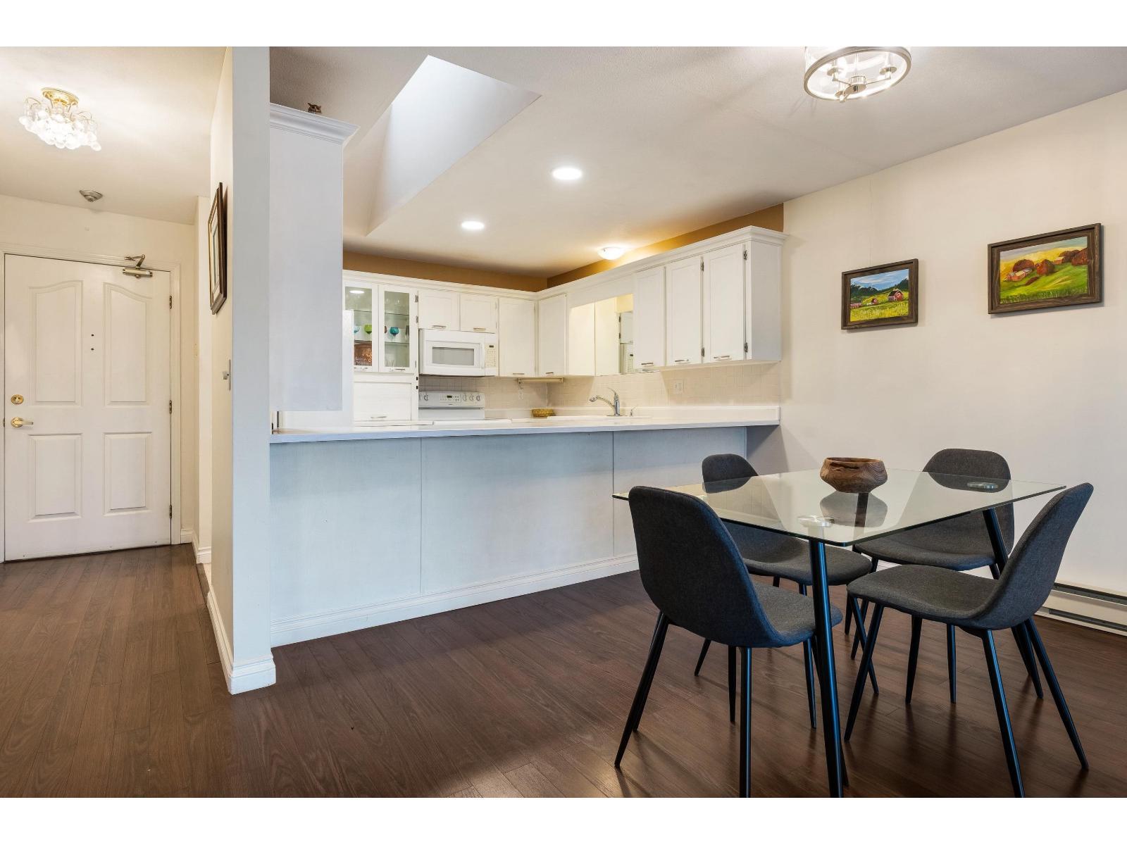 307 45660 Knight Road|Sardis West Vedder, Chilliwack, BC - Indoor Photo Showing Dining Room
