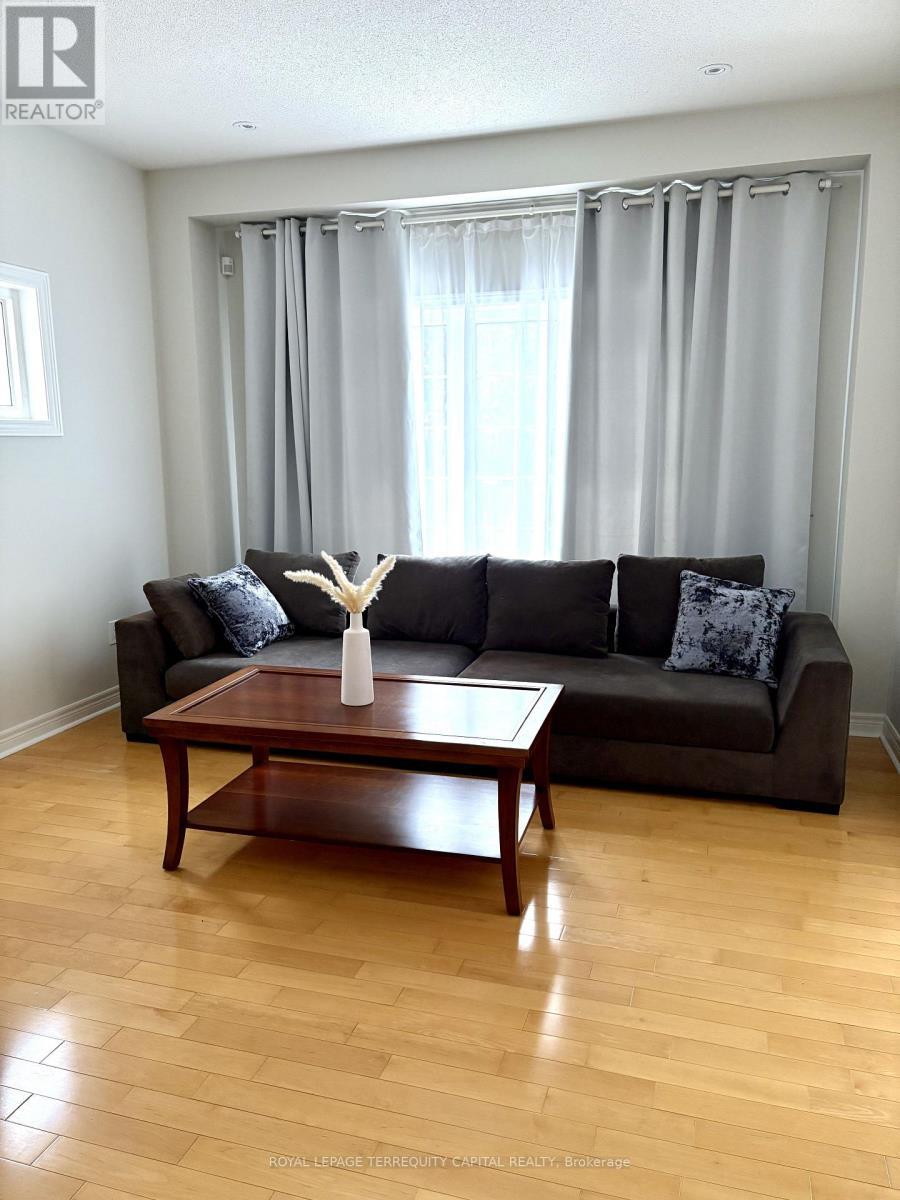 83 Chopin Boulevard, Vaughan, ON - Indoor Photo Showing Living Room
