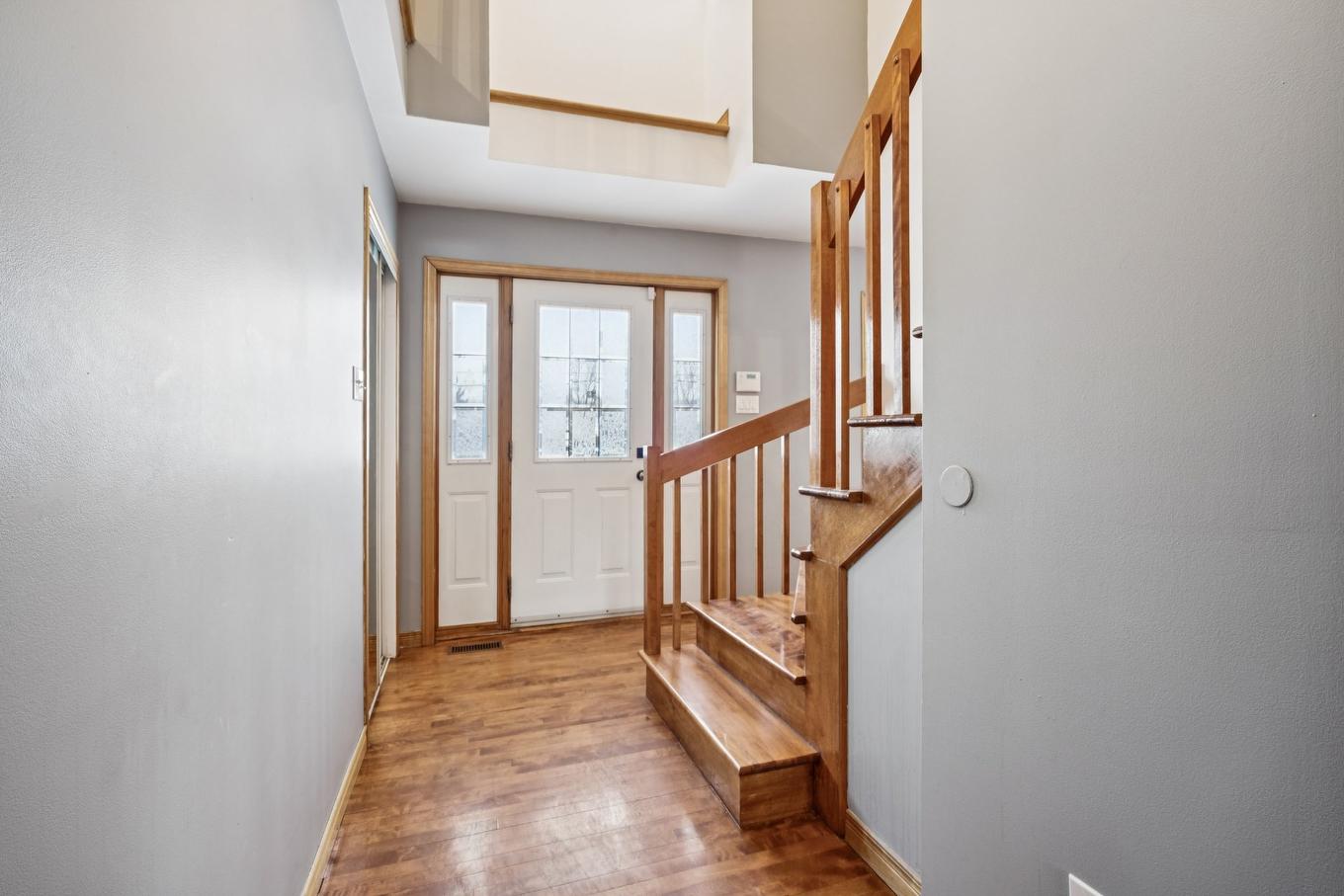 Hall d'entrée/Vestibule - 170 Rue Mailloux, Saint-Jean-Sur-Richelieu, QC - Indoor Photo Showing Other Room