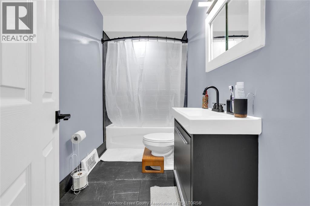 1879-81 Ford, Windsor, ON - Indoor Photo Showing Bathroom