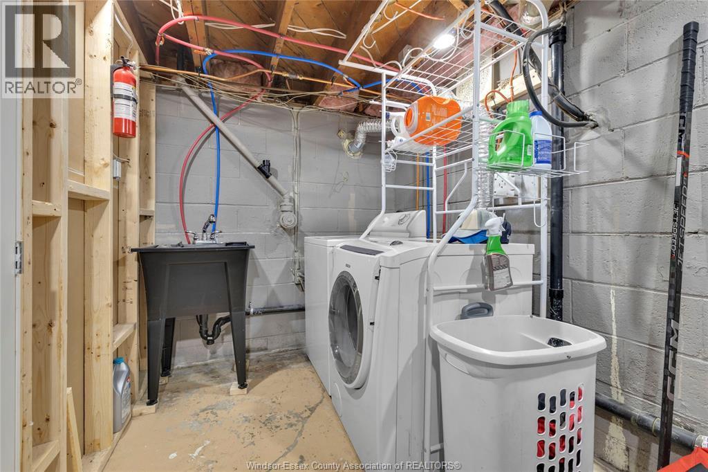 1879-81 Ford, Windsor, ON - Indoor Photo Showing Laundry Room