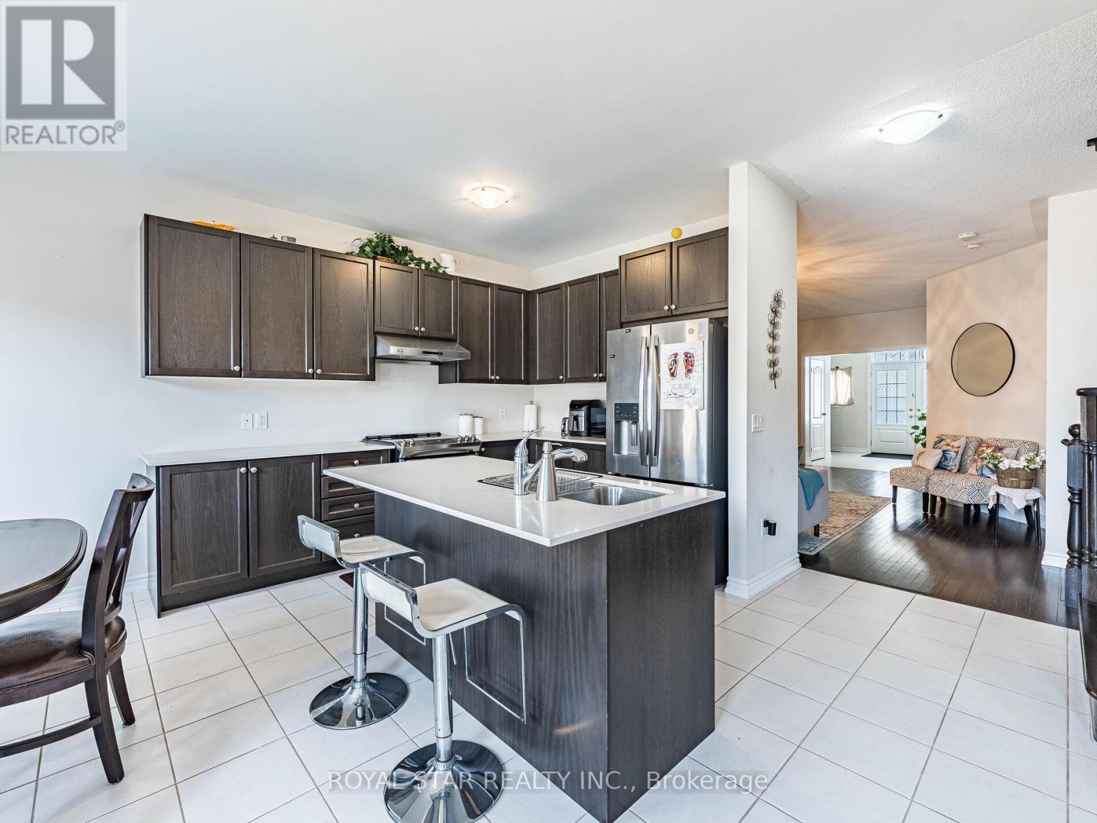 178 Newhouse Boulevard, Caledon, ON - Indoor Photo Showing Kitchen With Double Sink