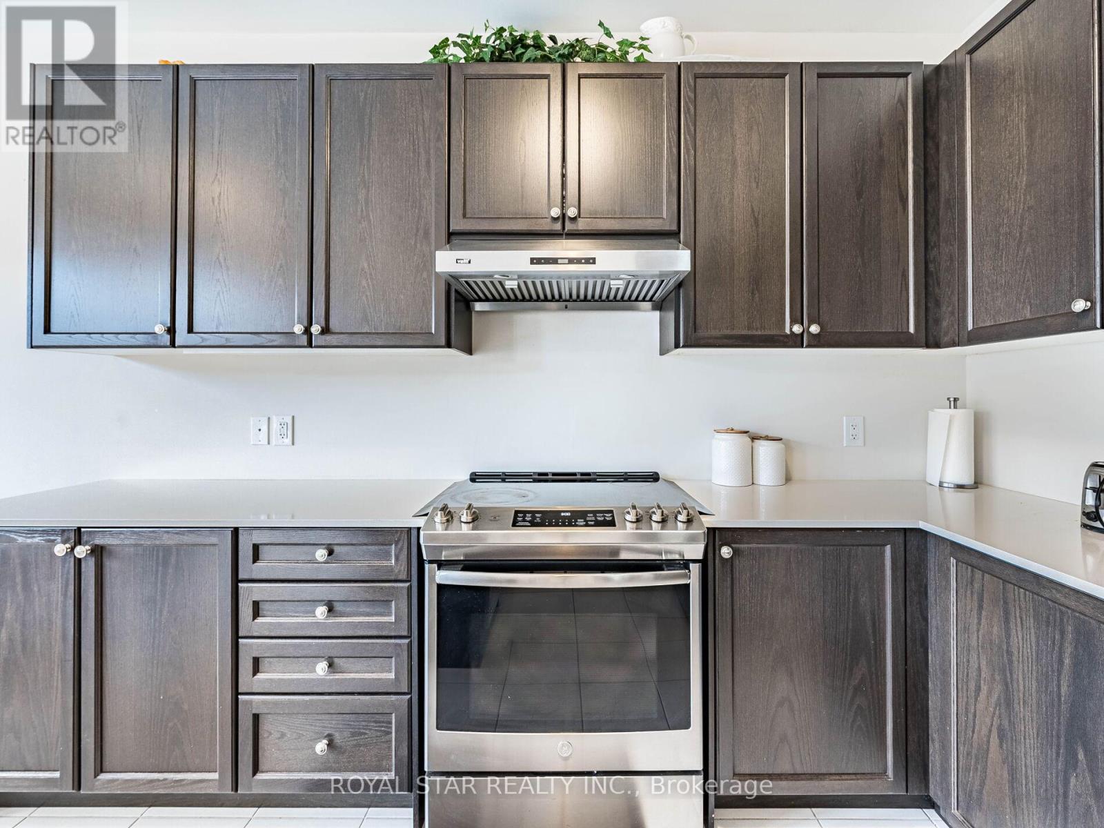 178 Newhouse Boulevard, Caledon, ON - Indoor Photo Showing Kitchen