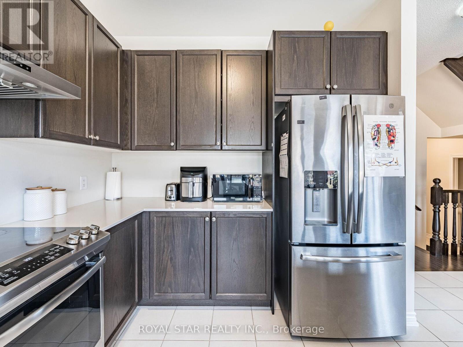 178 Newhouse Boulevard, Caledon, ON - Indoor Photo Showing Kitchen With Upgraded Kitchen