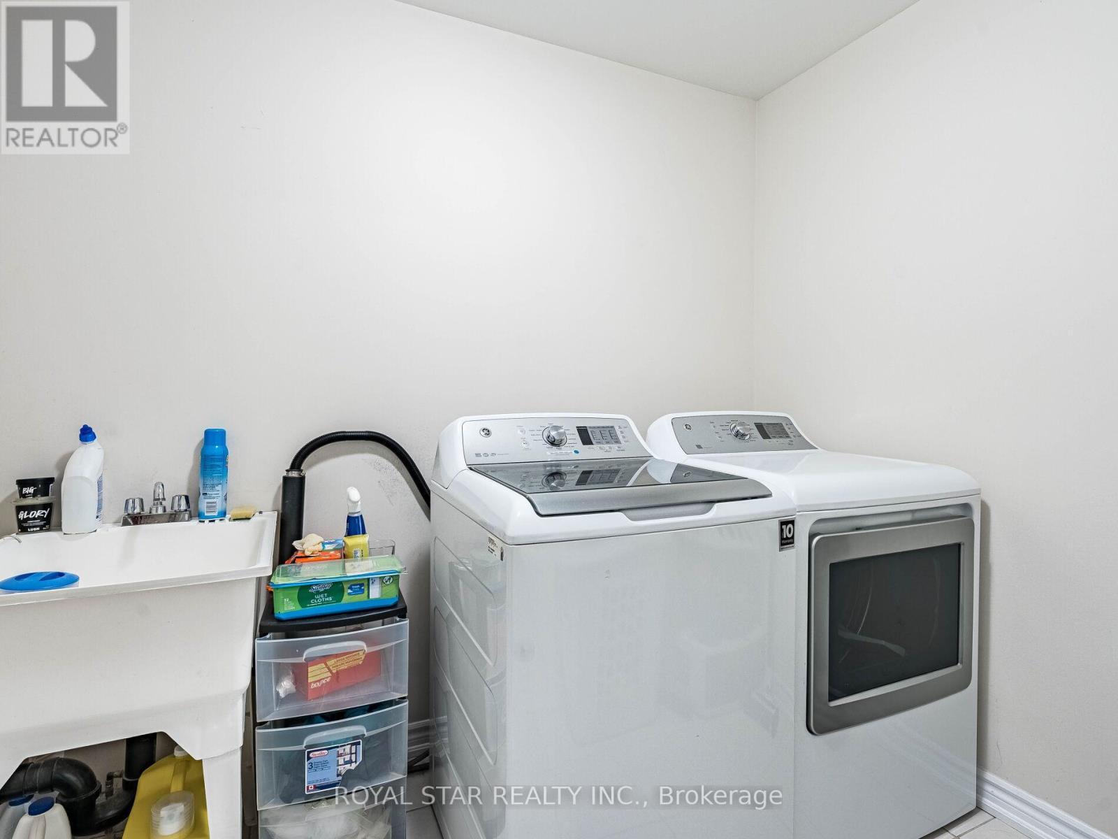 178 Newhouse Boulevard, Caledon, ON - Indoor Photo Showing Laundry Room