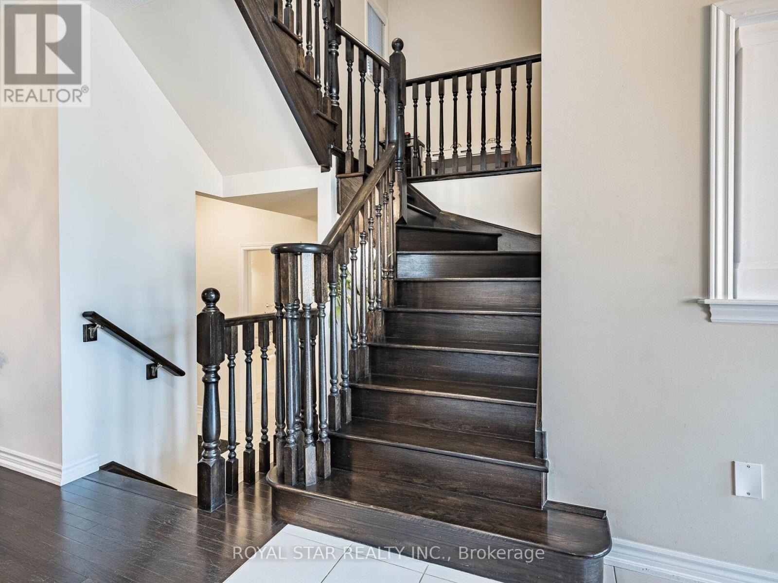 178 Newhouse Boulevard, Caledon, ON - Indoor Photo Showing Other Room
