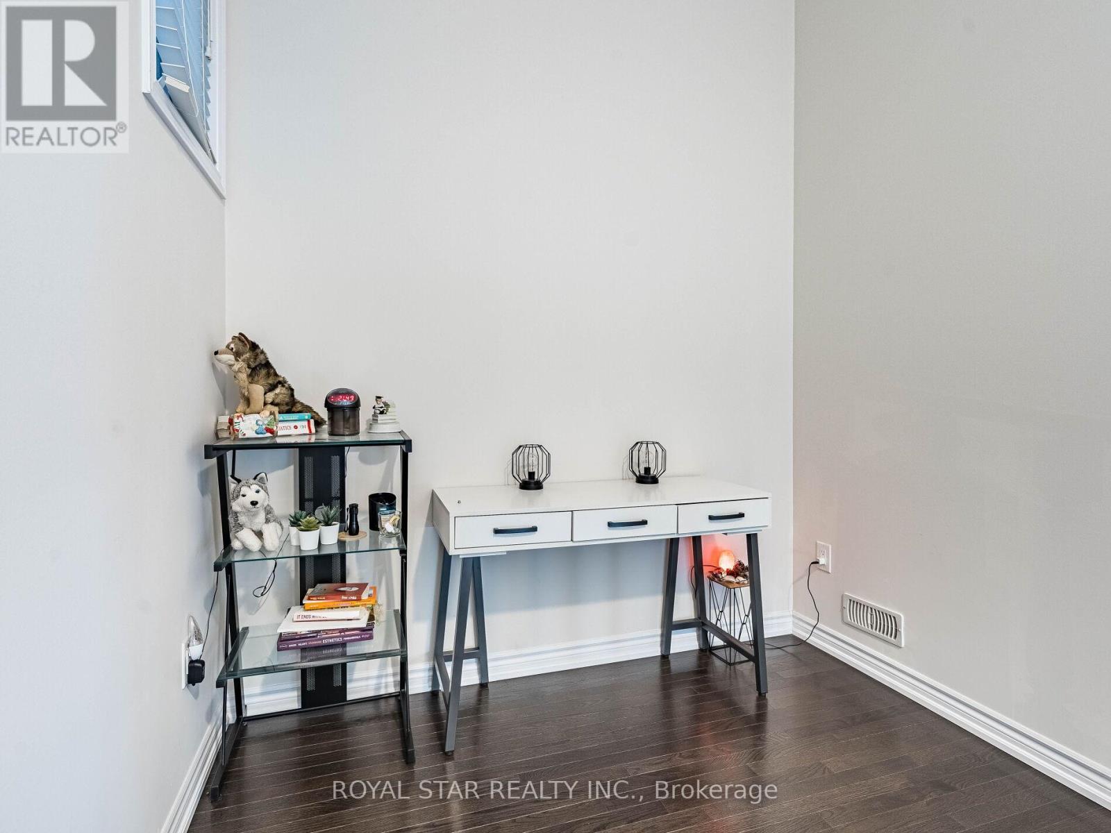 178 Newhouse Boulevard, Caledon, ON - Indoor Photo Showing Other Room